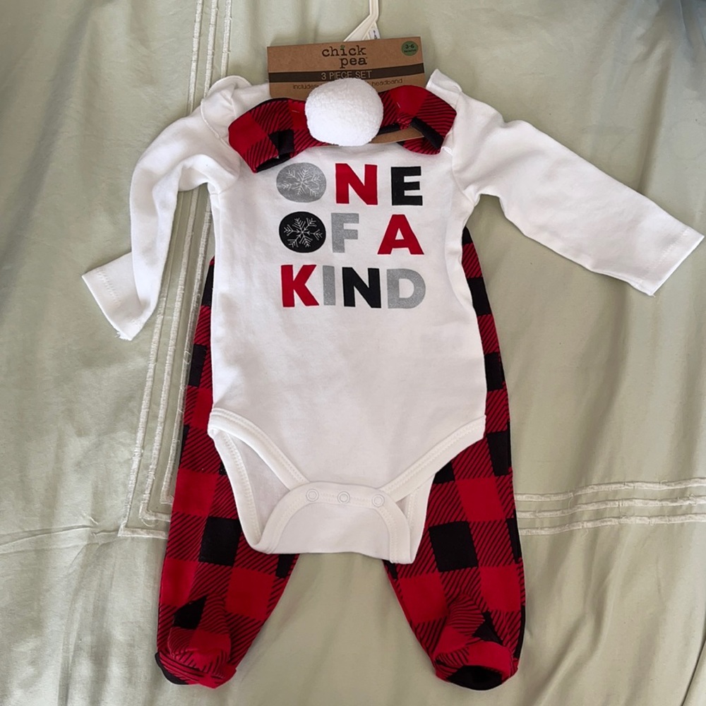 “One of a Kind” BuffaloPrint 3-Piece HolidayOutfit
